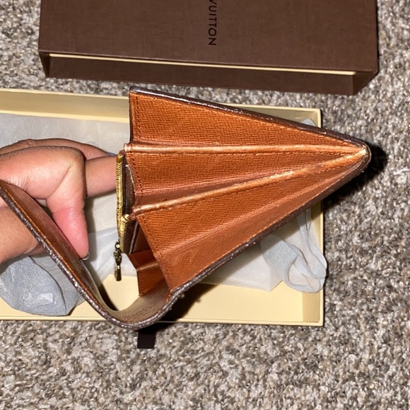 LV wallet Authentic - Picture 4 of 10